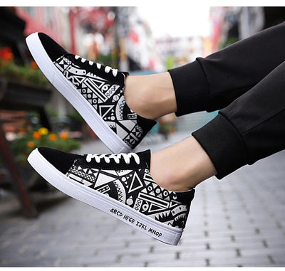 Men's Vulcanize Shoes Lace-up Fashion printed canvas shoes Spring Autumn Flat Black Red Blue Casual Shoes Male Sneakers 2019